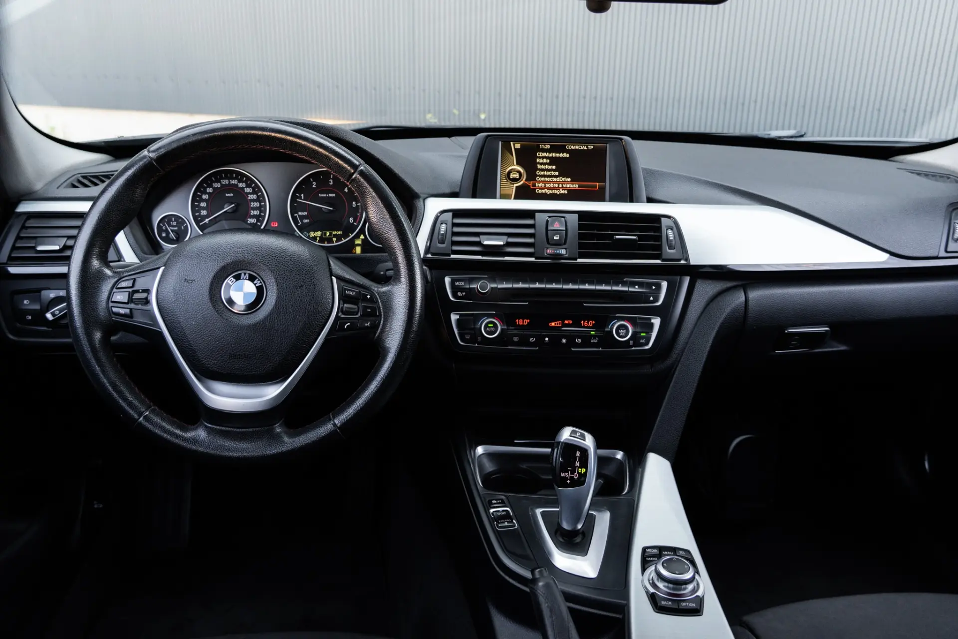 BMW 318 d Auto Line Sport 10