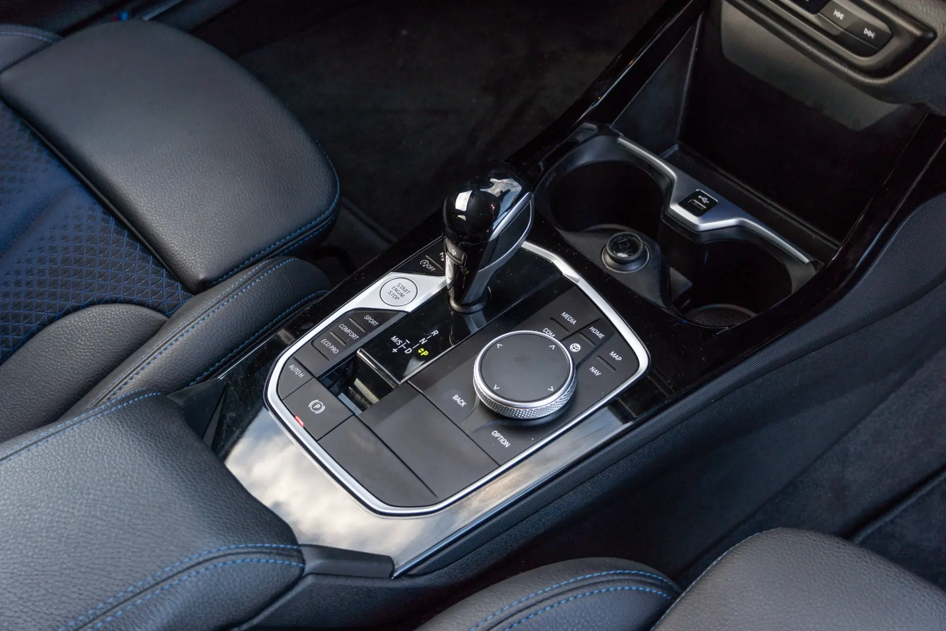 BMW 116 d Pack Desportivo M Auto 35