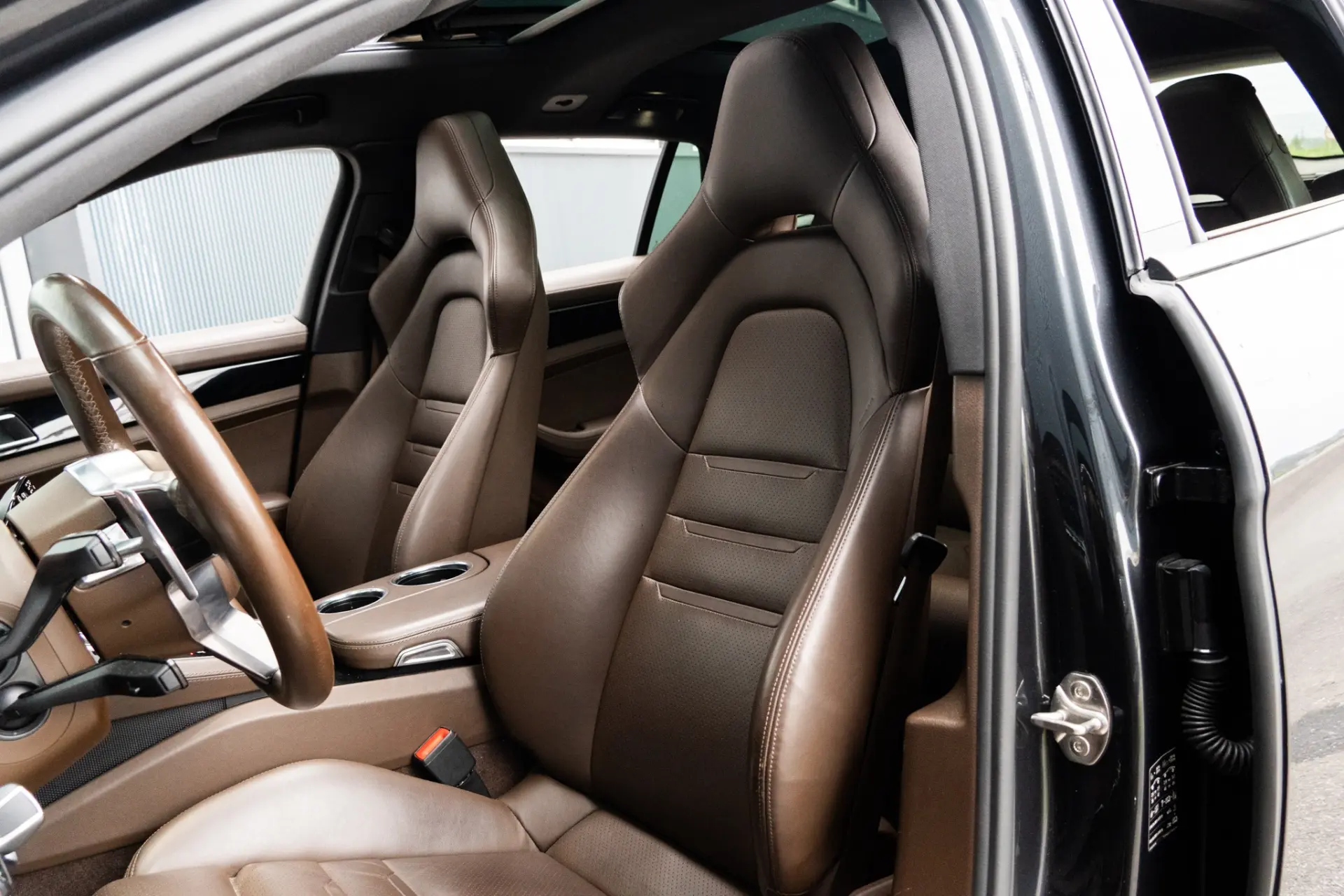 Porsche Panamera Sport Turismo 4 E-Hybrid Platinum Edition PDLS 45