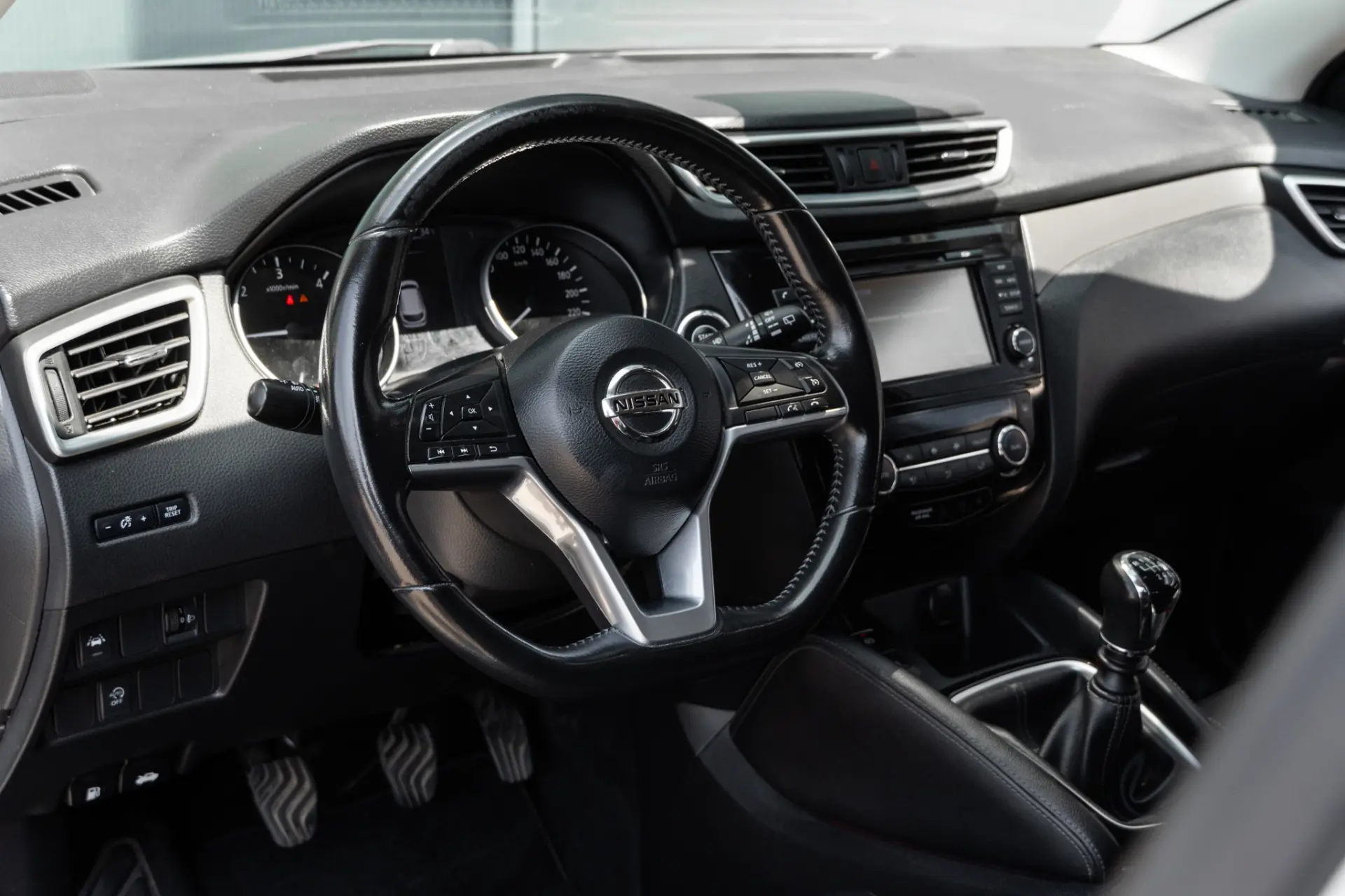 Nissan Qashqai 1.5 dCi N-Connecta J18 10