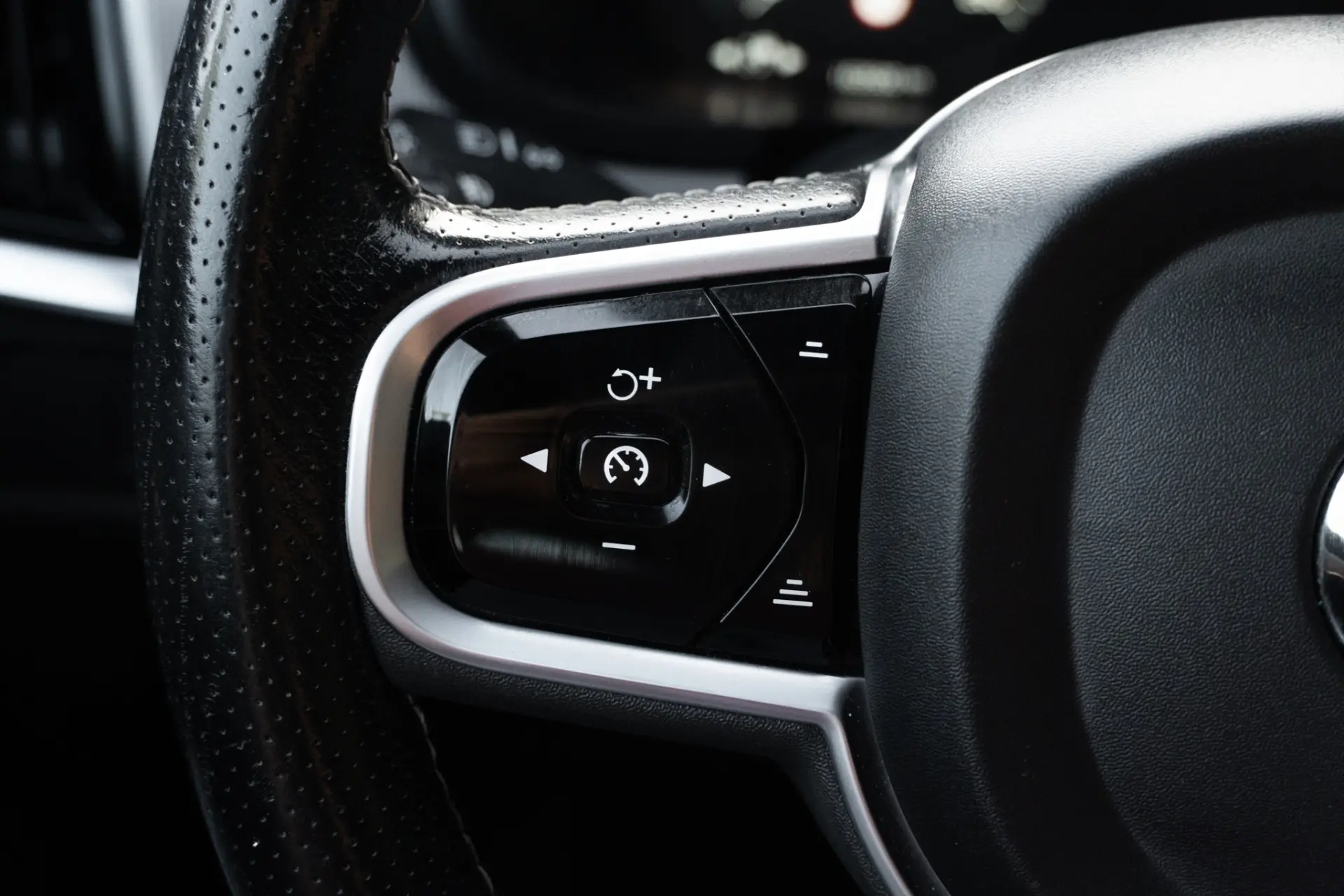 Volvo V90 2.0 D4 R-Design Geartronic 39