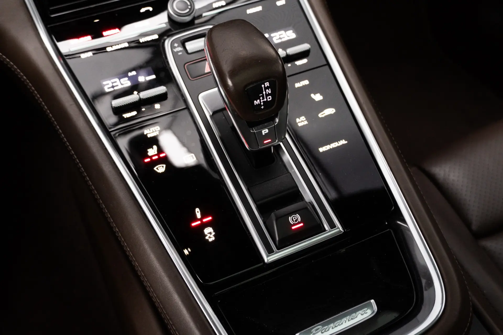 Porsche Panamera Sport Turismo 4 E-Hybrid Platinum Edition PDLS 25