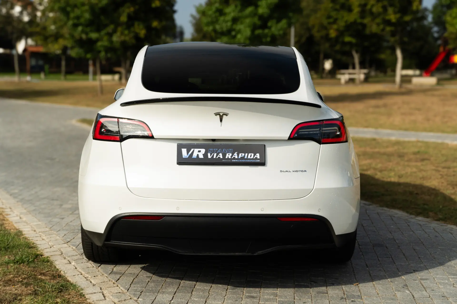 Tesla Model Y Long Range Dual Motor AWD 5
