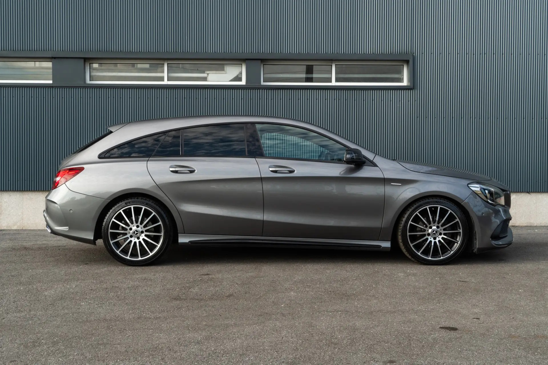 Mercedes-Benz CLA 180 d Shooting Brake AMG Line 39
