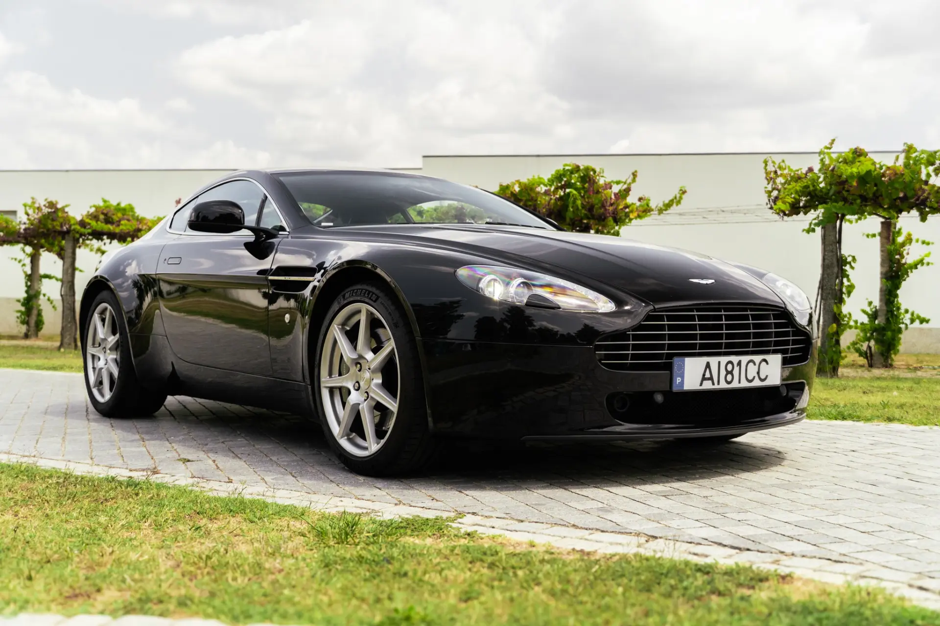 Aston Martin Vantage Coupe Sportshift 3
