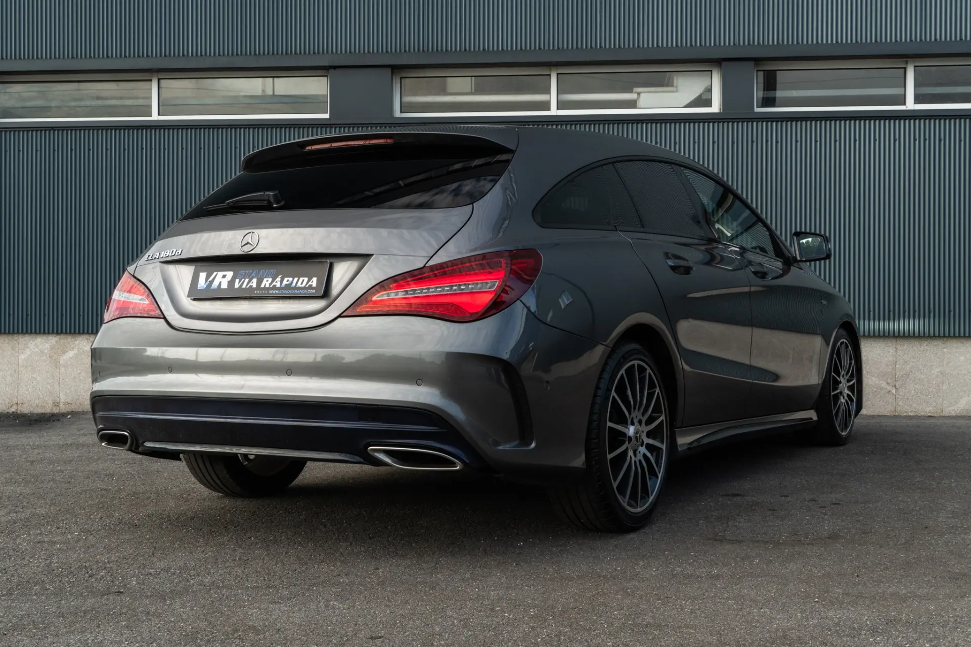 Mercedes-Benz CLA 180 d Shooting Brake AMG Line 4