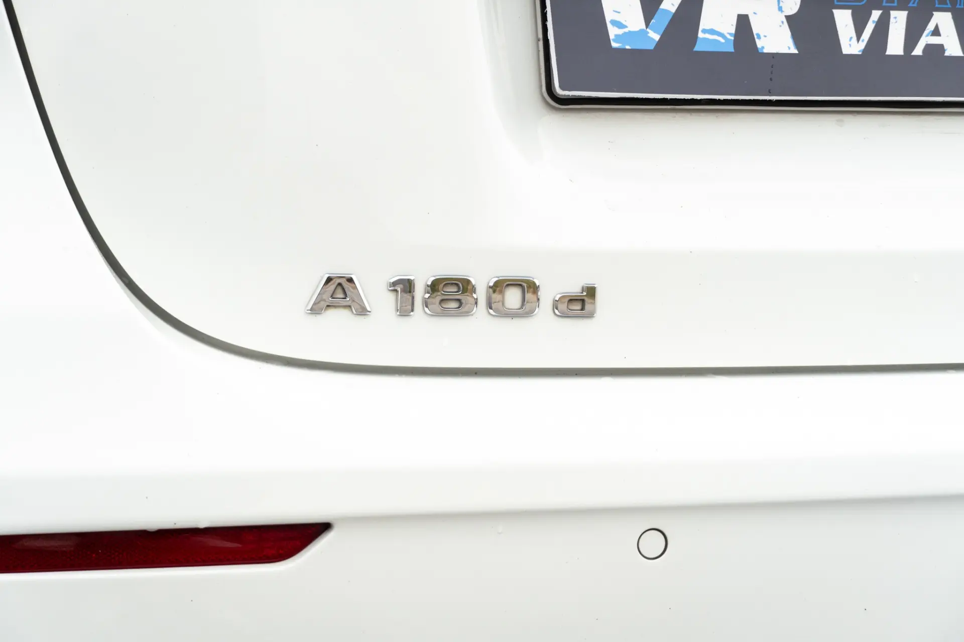 Mercedes-Benz A 180 d AMG Line Aut. 38