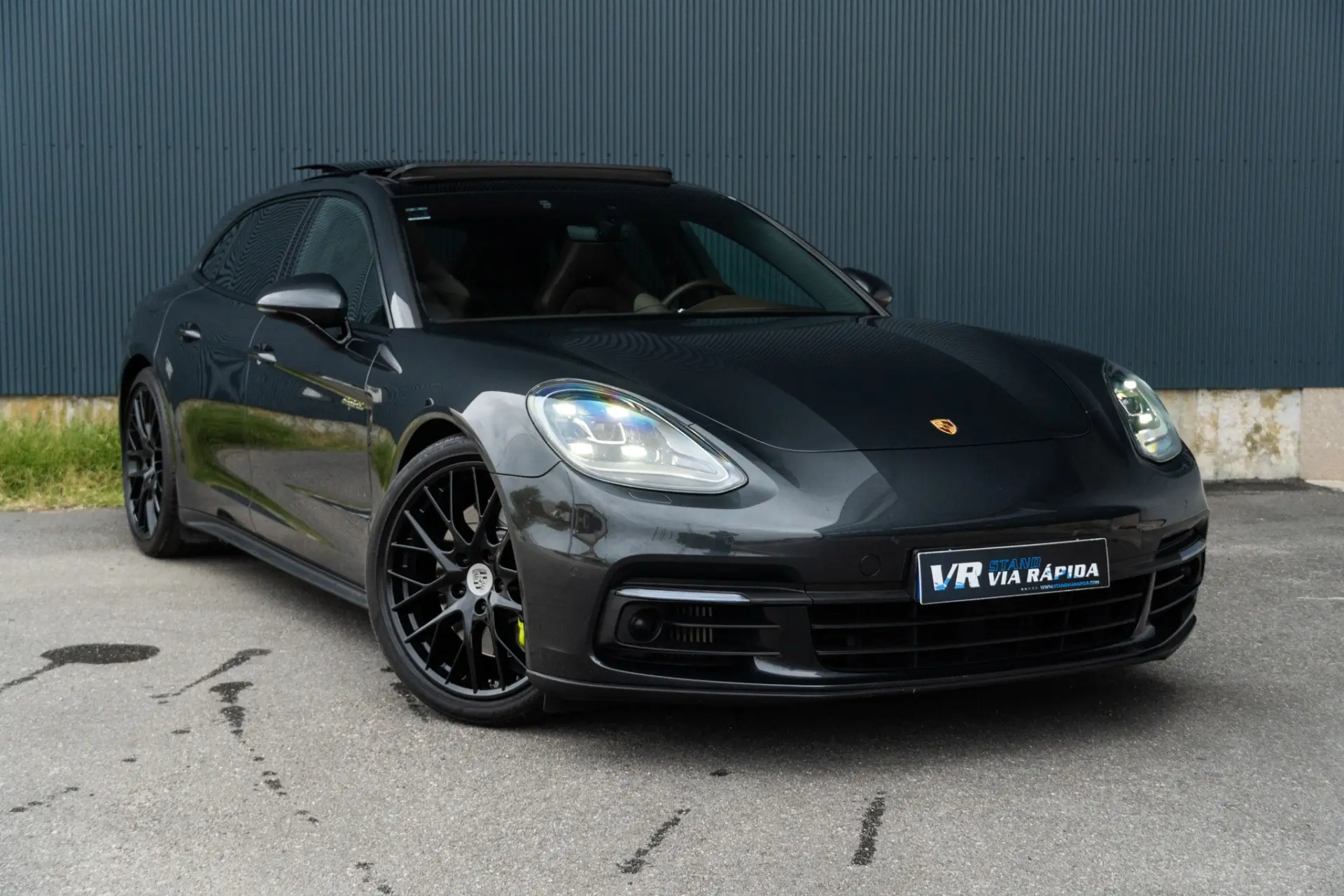 Porsche Panamera Sport Turismo 4 E-Hybrid Platinum Edition PDLS 3