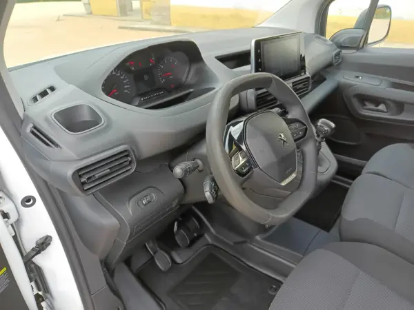 Peugeot Partner 8