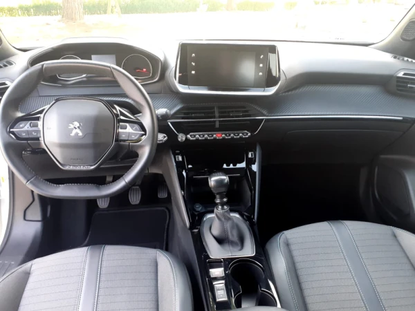 Peugeot 2008 Allure 12