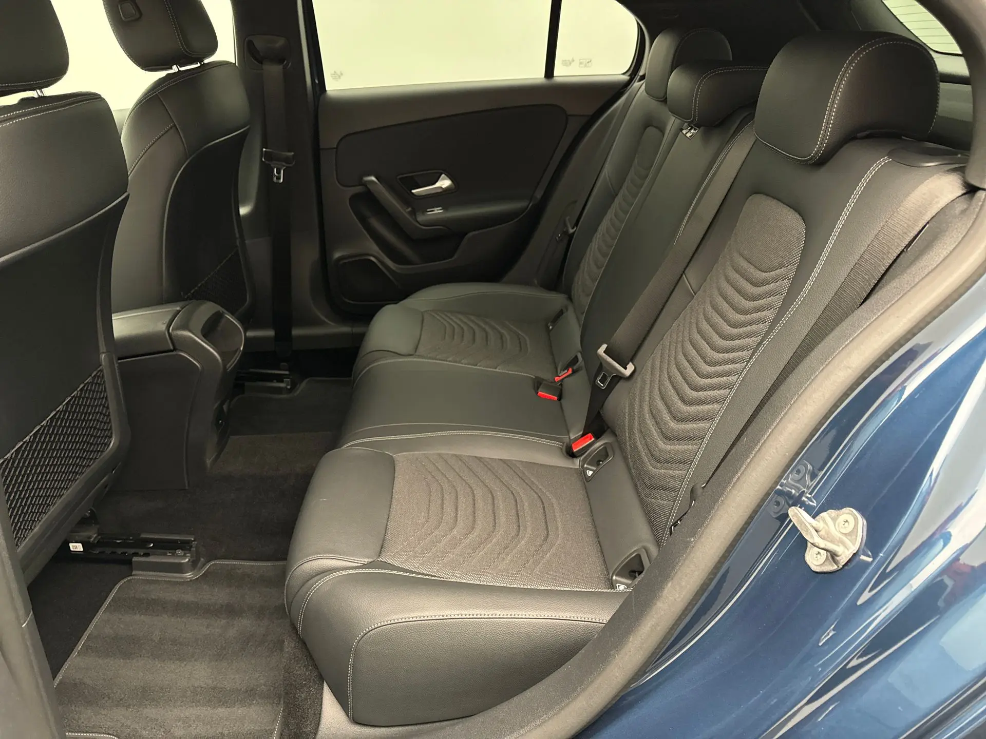 Mercedes-Benz A 250 e 8G-DCT Progressive Advanced 4