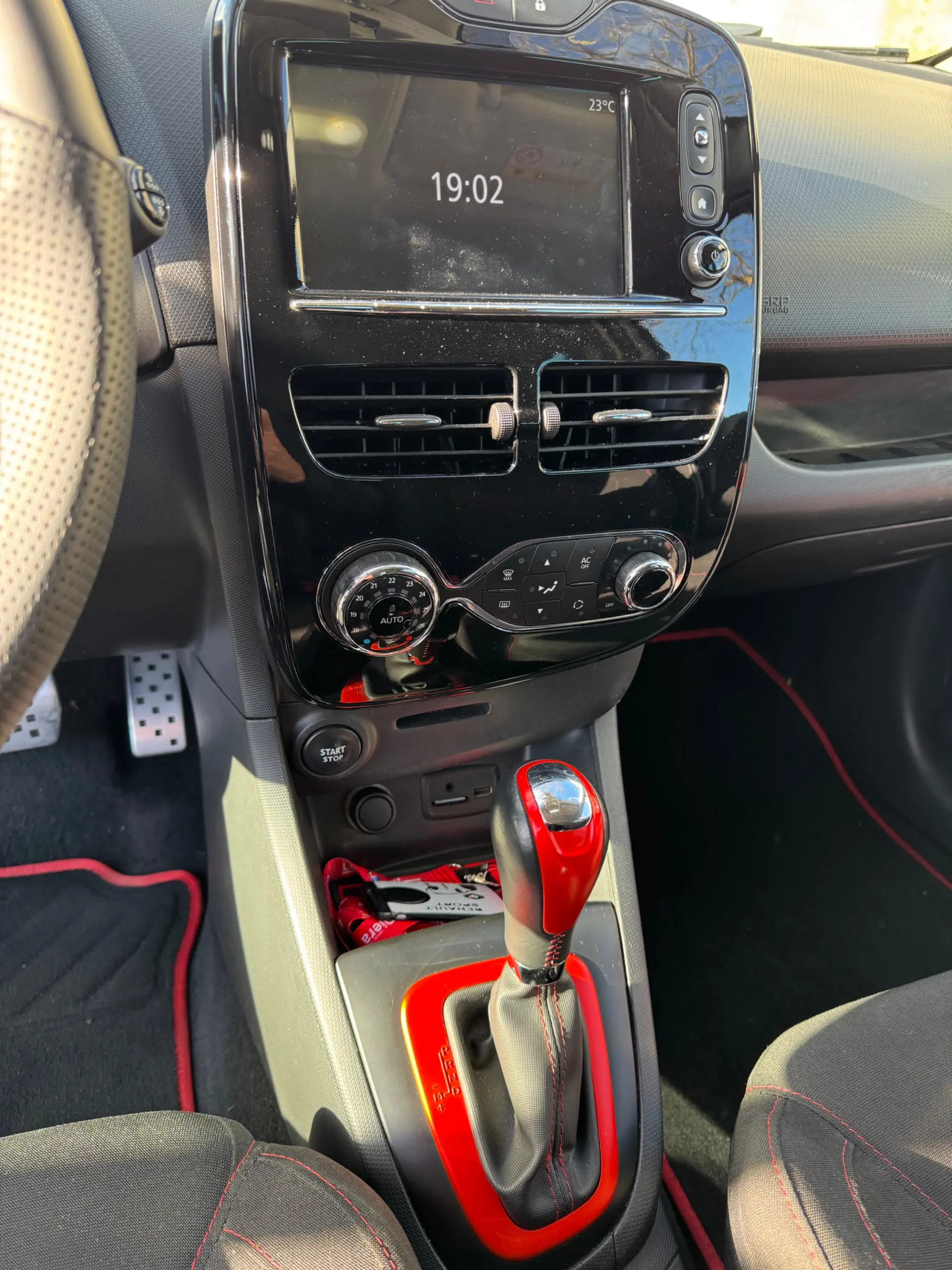 Renault Clio 1.6 Turbo R.S. EDC Sport 11