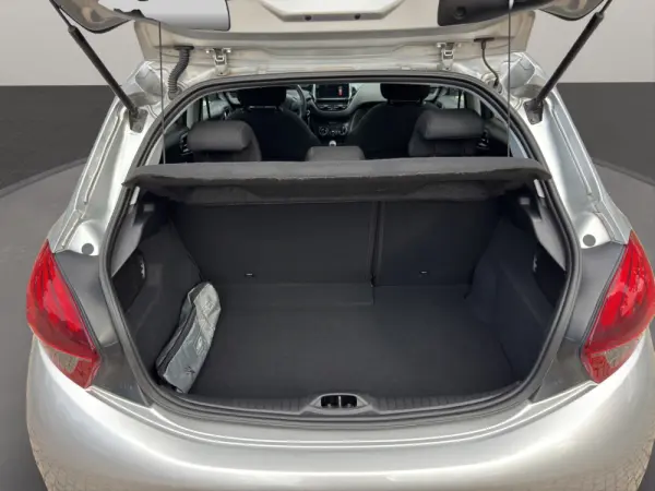 Peugeot 208 1.2 PureTech Signature 18
