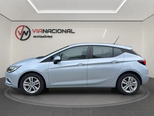 Opel Astra 1.0 Dynamic S/S 4