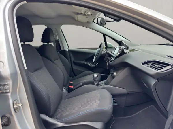 Peugeot 208 1.2 PureTech Signature 17
