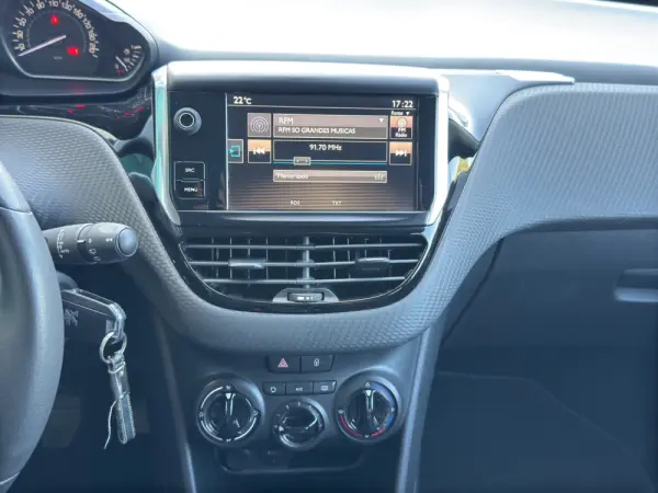Peugeot 2008 1.2 PureTech Style 16
