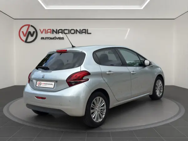 Peugeot 208 1.2 PureTech Signature 7
