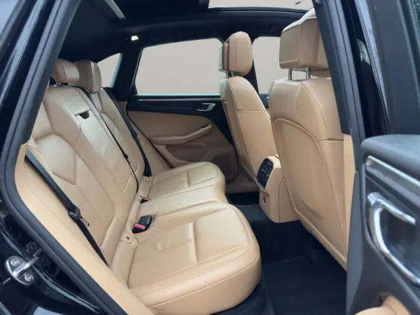 Porsche Macan PDK 19