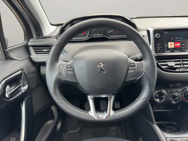 Peugeot 208 1.2 PureTech Signature 10