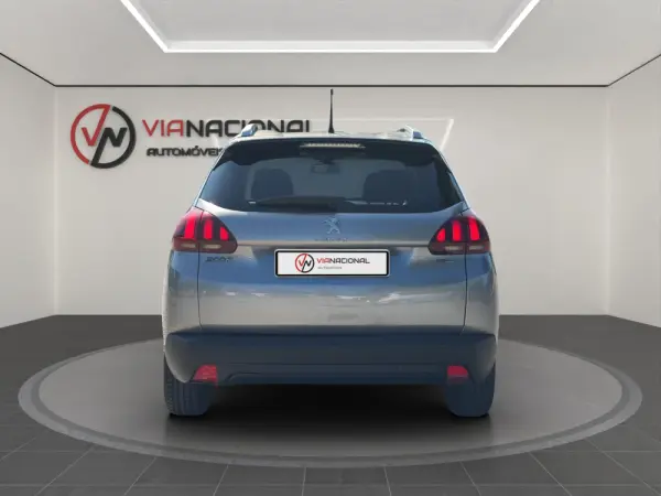 Peugeot 2008 1.2 PureTech Style 6