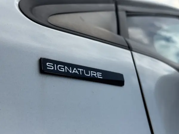 Peugeot 208 1.2 PureTech Signature 24