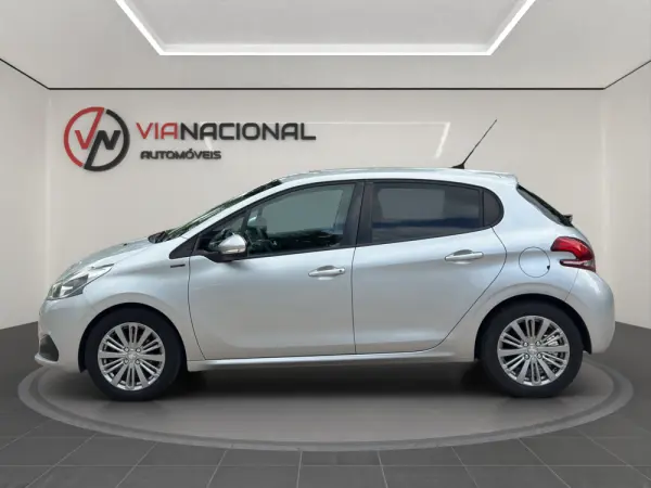 Peugeot 208 1.2 PureTech Signature 4