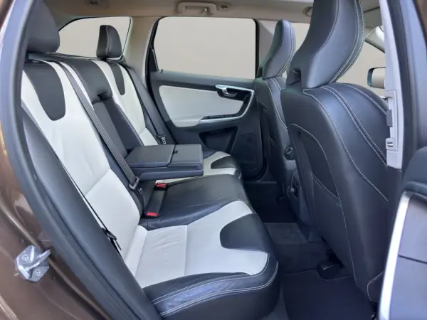 Volvo XC 60 2.0 D4 Summum Geartronic 17
