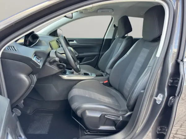 Peugeot 308 SW 1.2 PureTech Allure 9