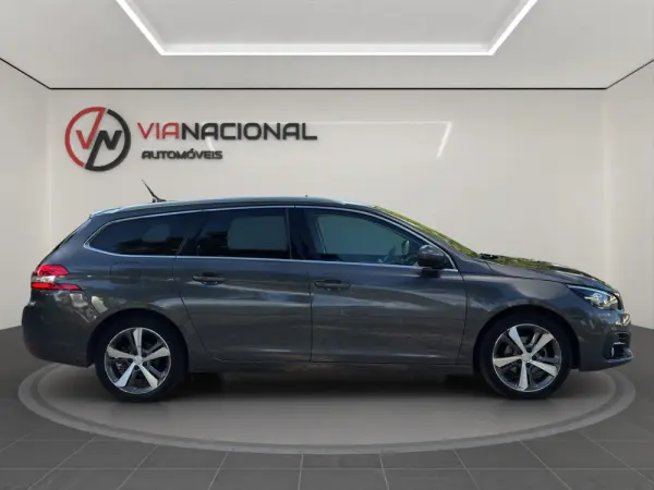 Peugeot 308 SW 1.2 PureTech Allure 8