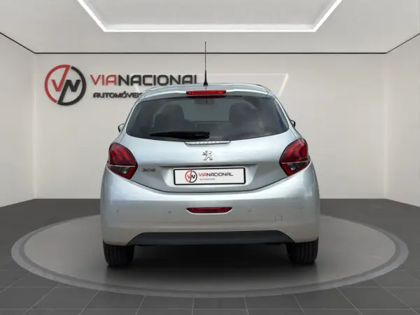 Peugeot 208 1.2 PureTech Signature 6