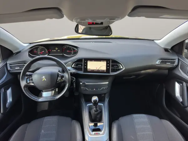 Peugeot 308 SW 1.2 PureTech Allure 18