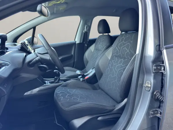 Peugeot 2008 1.2 PureTech Style 9