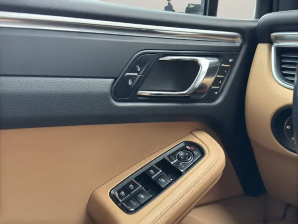 Porsche Macan PDK 16
