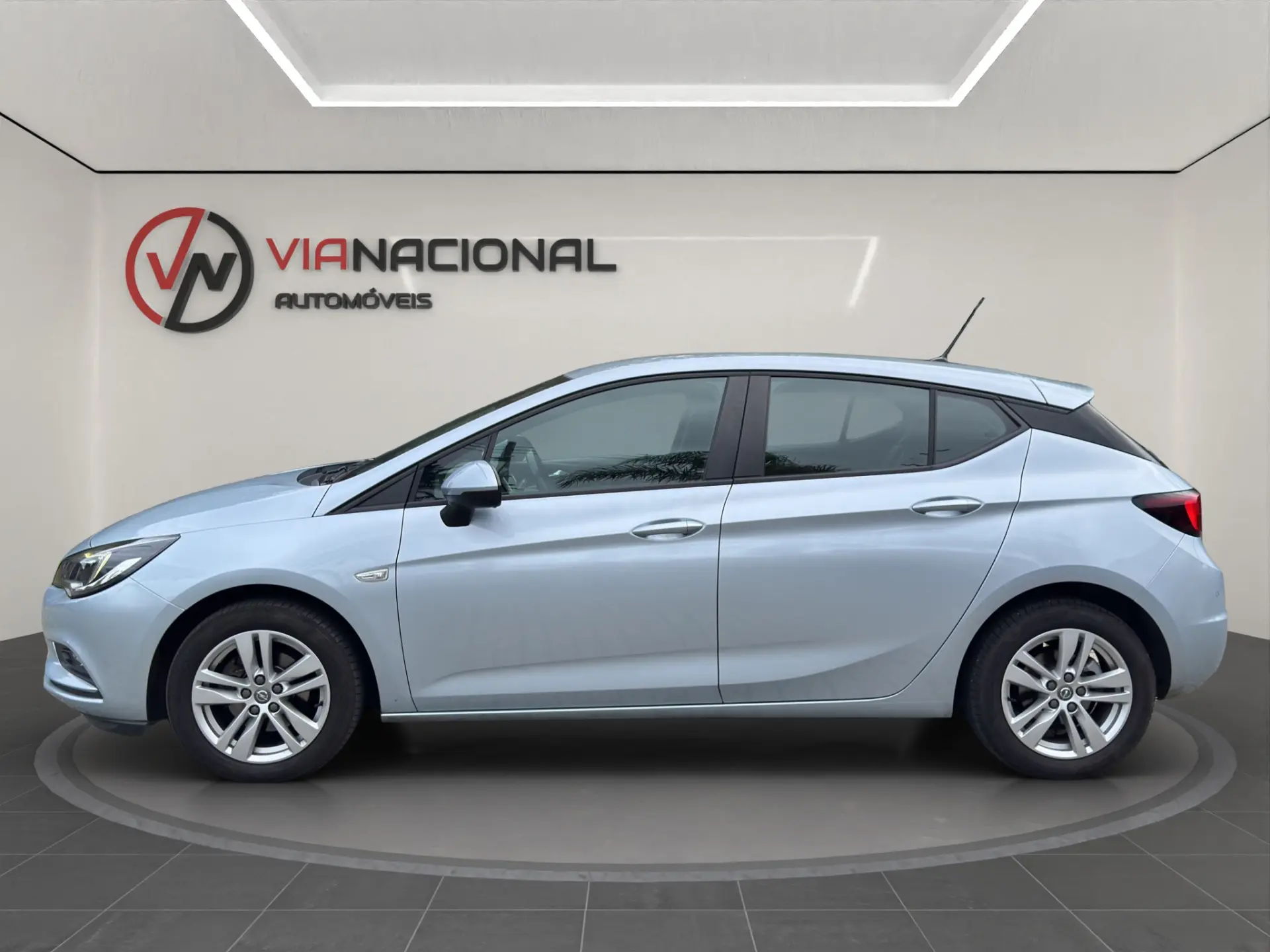 Opel Astra 1.0 Dynamic S/S 4