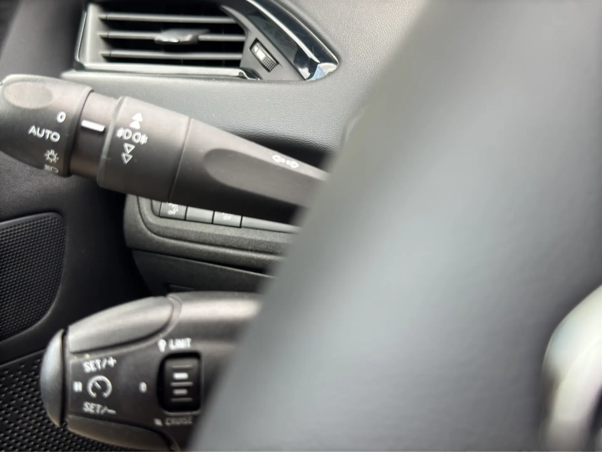 Peugeot 208 1.2 PureTech Signature 21