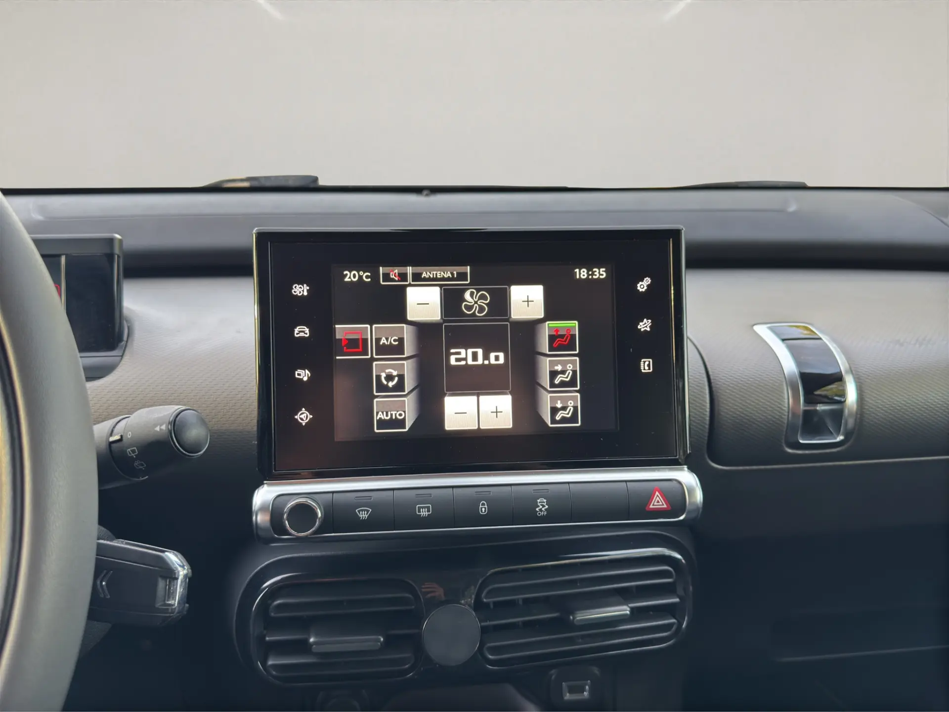 Citroen C4 Cactus 1.6 BlueHDi Shine 11