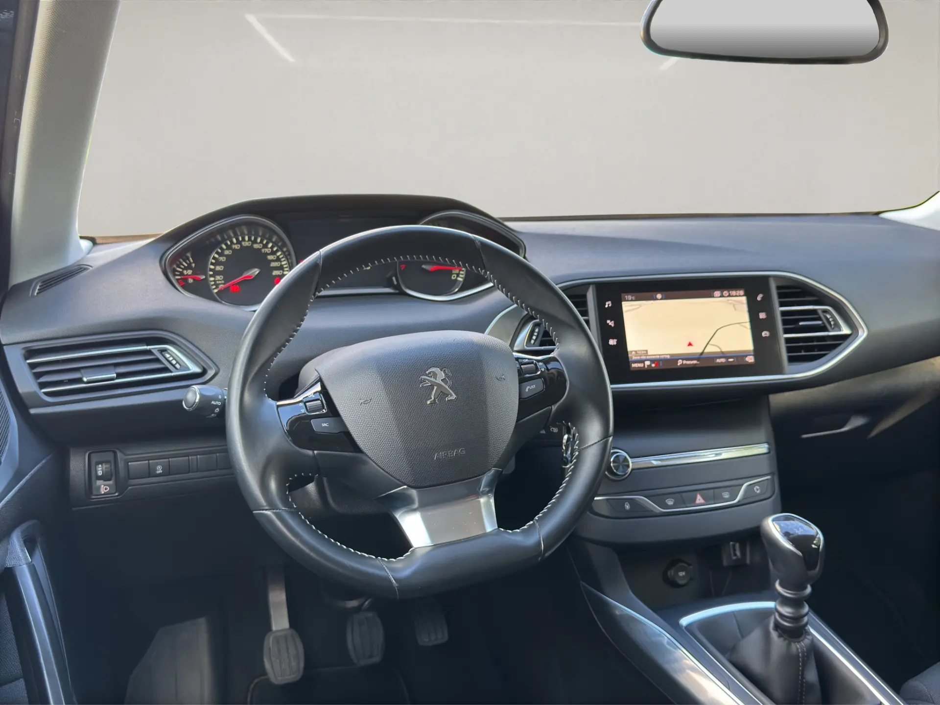 Peugeot 308 SW 1.2 PureTech Allure 13