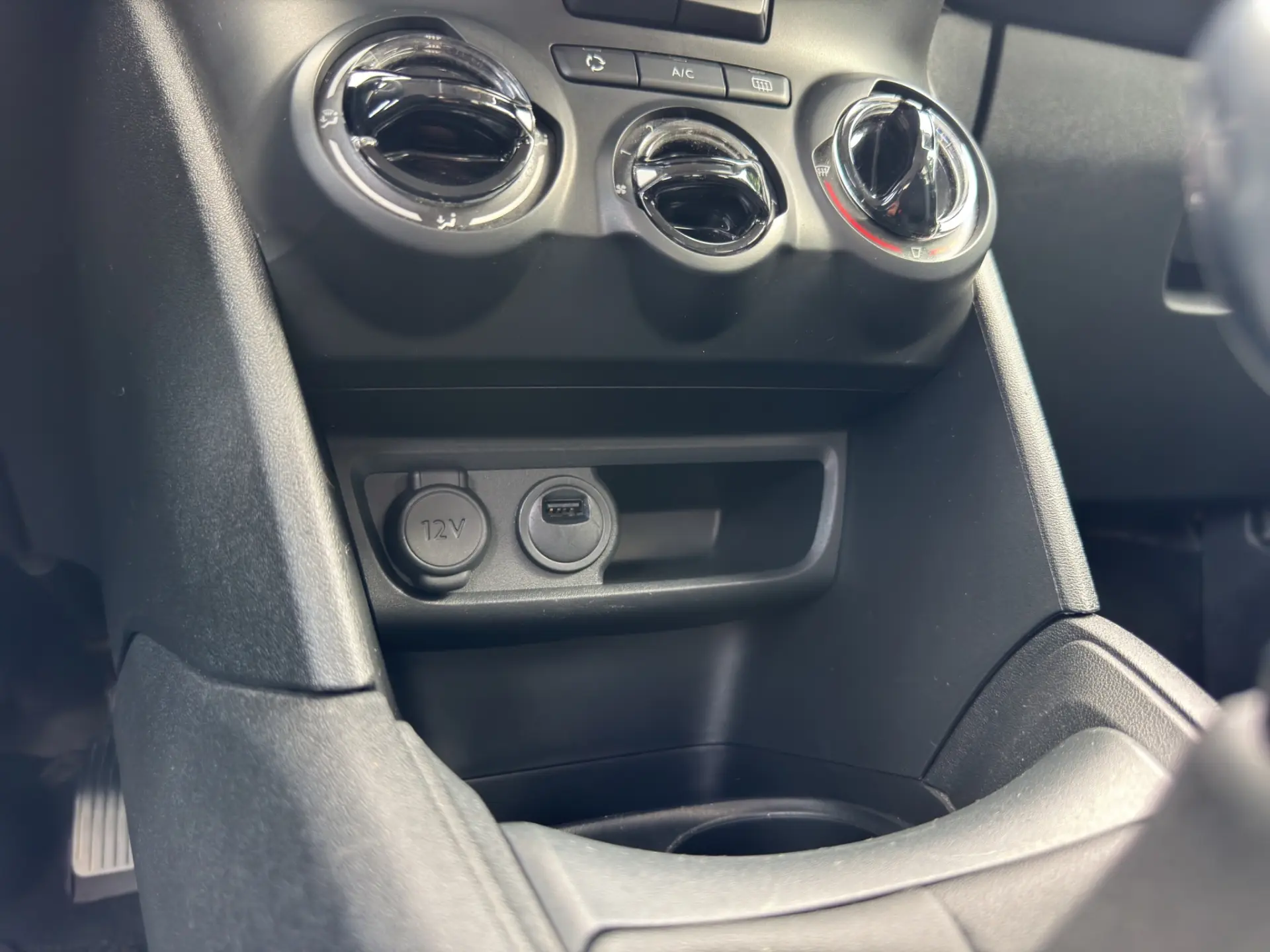 Peugeot 208 1.2 PureTech Signature 14