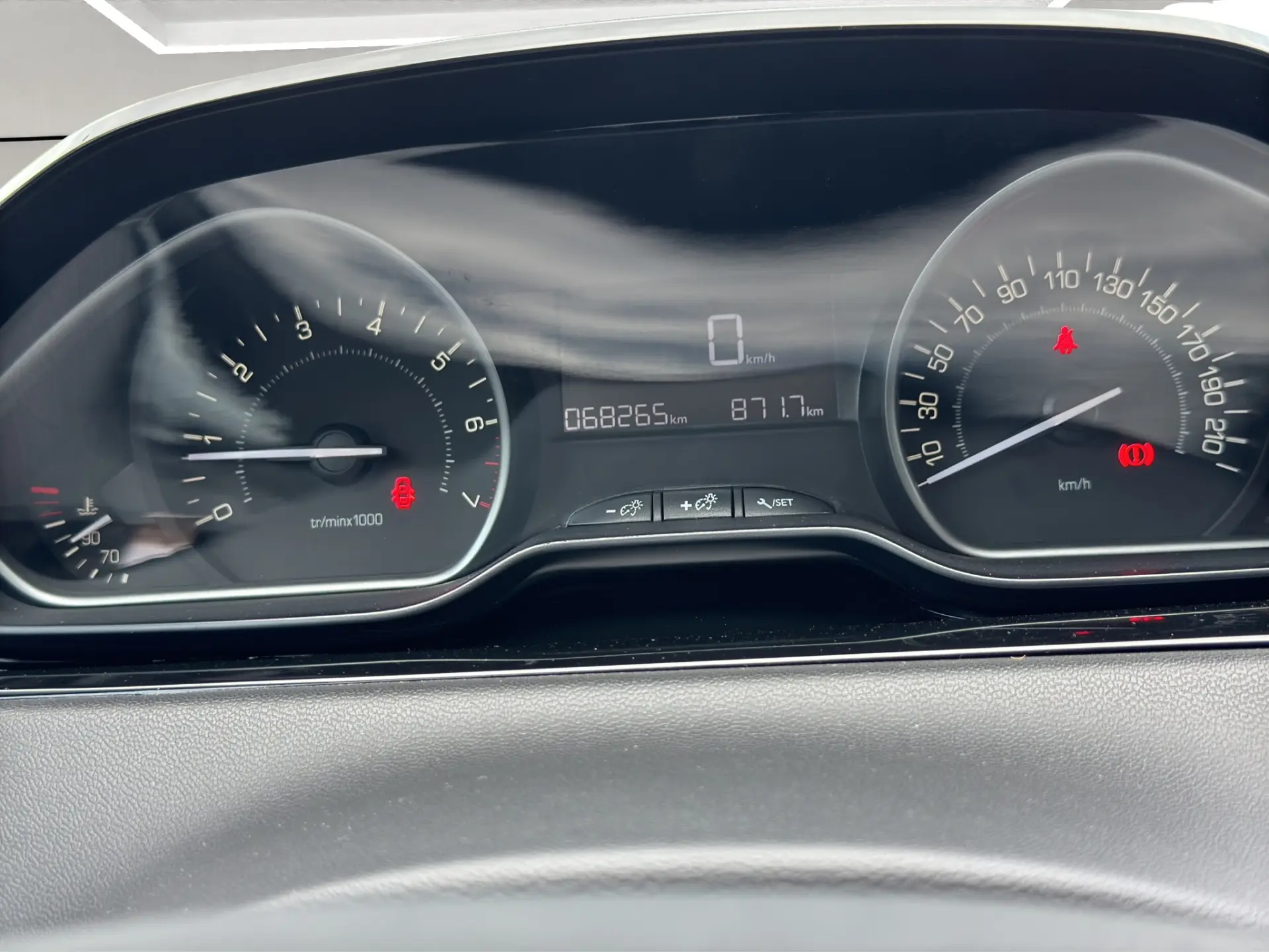 Peugeot 208 1.2 PureTech Signature 11