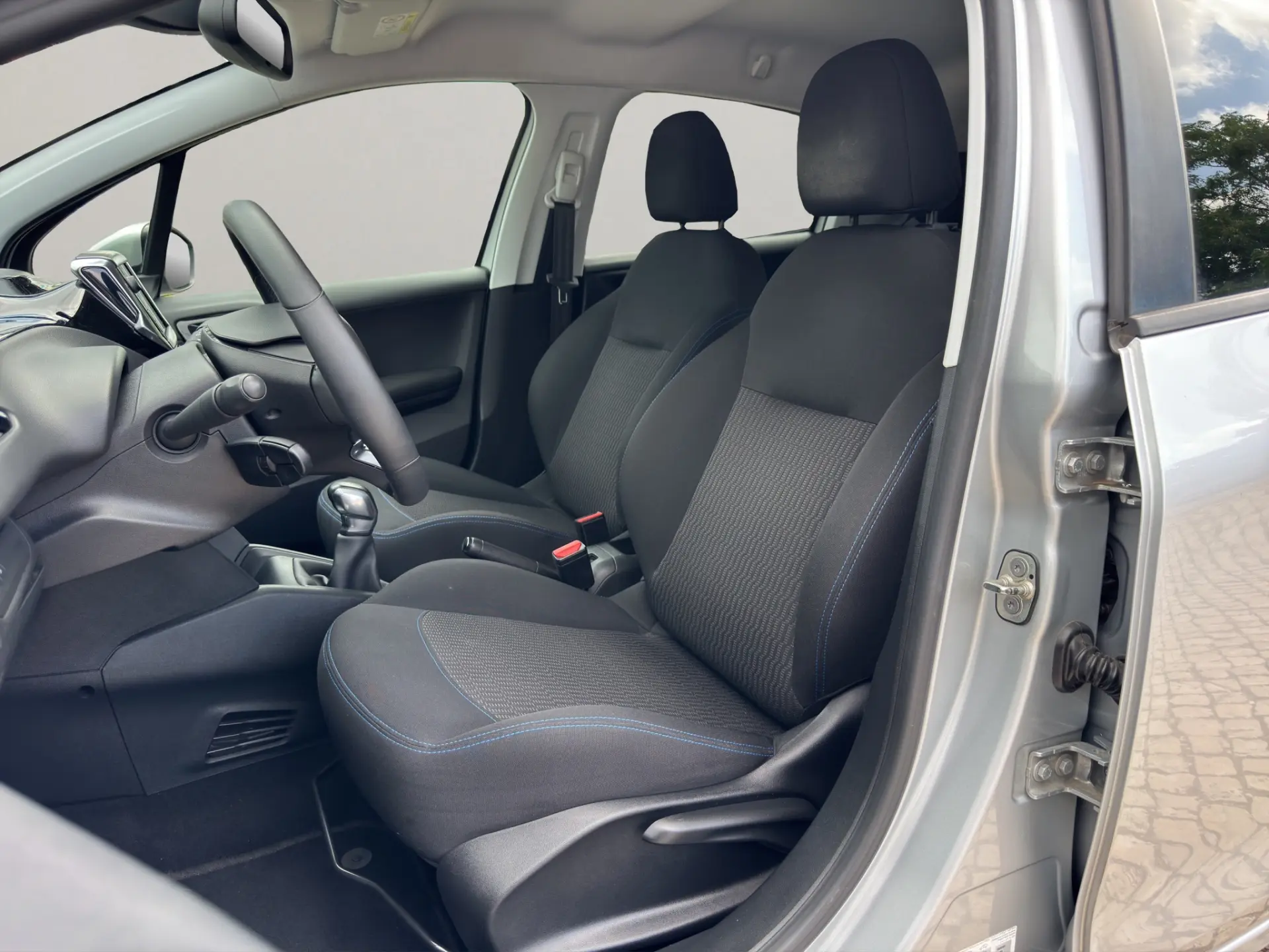 Peugeot 208 1.2 PureTech Signature 9