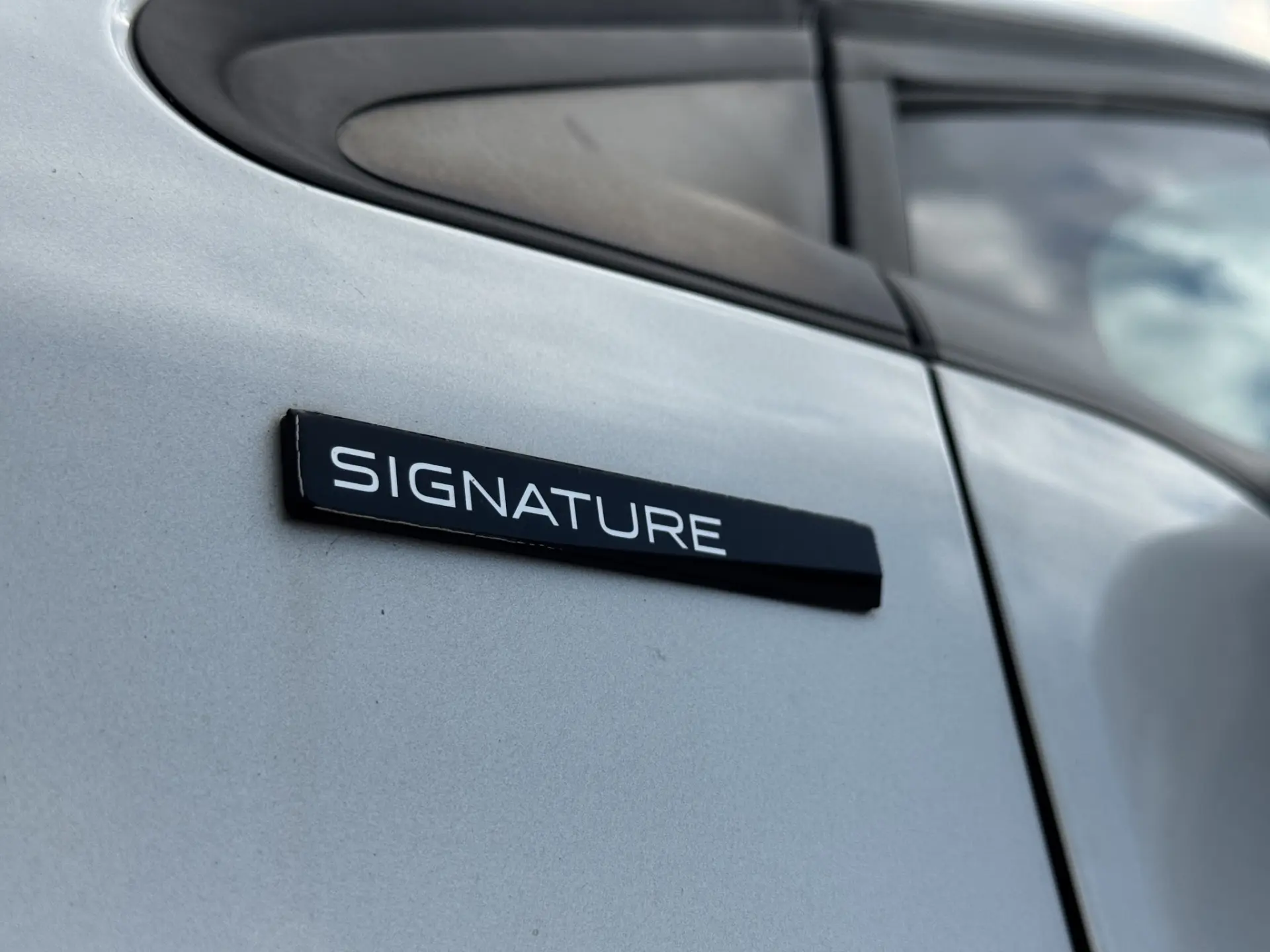 Peugeot 208 1.2 PureTech Signature 24