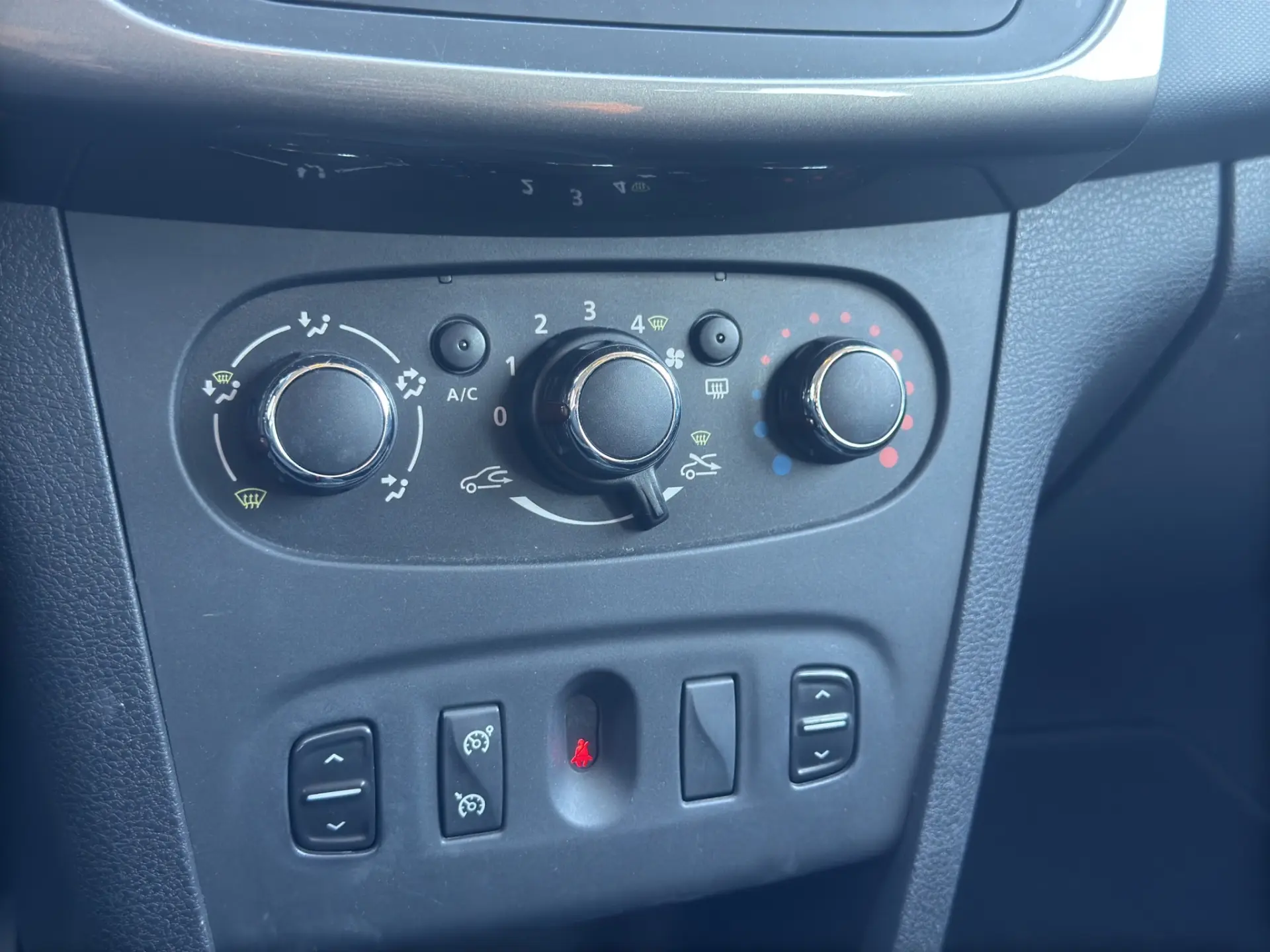 Dacia Logan MCV 0.9 TCe Comfort Bi-Fuel 14