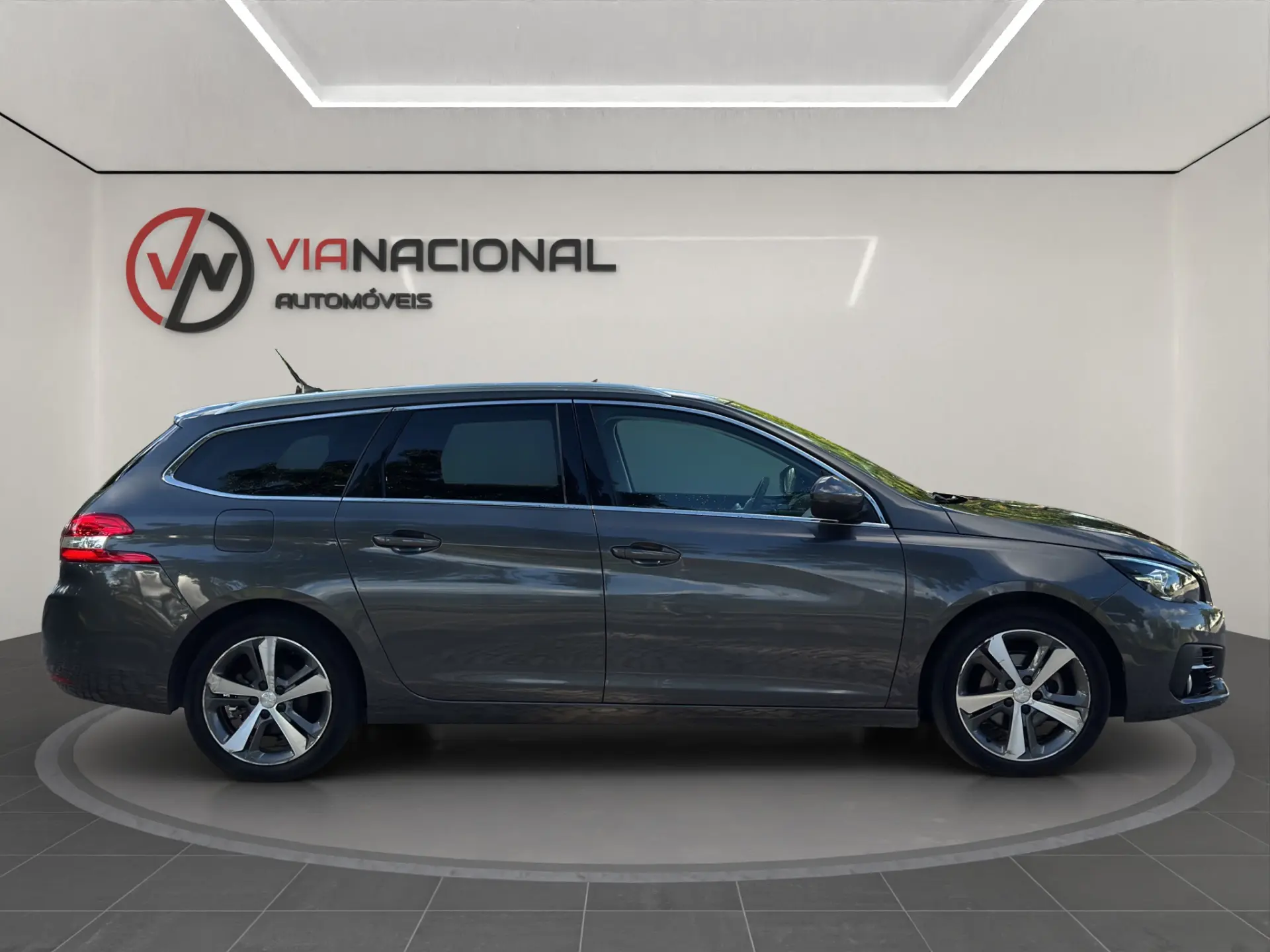 Peugeot 308 SW 1.2 PureTech Allure 8