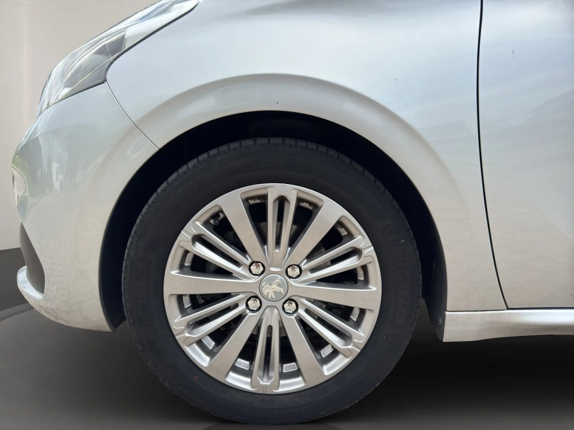 Peugeot 208 1.2 PureTech Signature 23