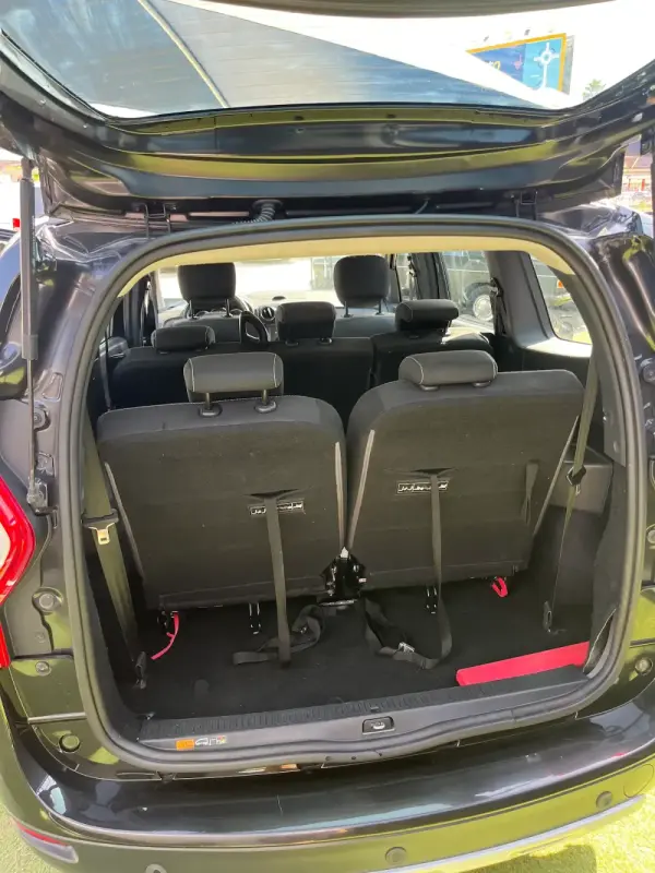 Dacia Lodgy 1.5 Blue dCi Stepway 7L 8