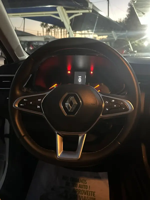 Renault Clio Outro 6
