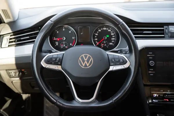 Volkswagen Passat Variant 2.0 TDI Elegance DSG 13