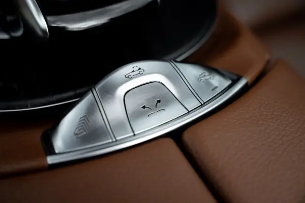Mercedes-Benz E 220 d 4Matic 9G-TRONIC AMG Line 23