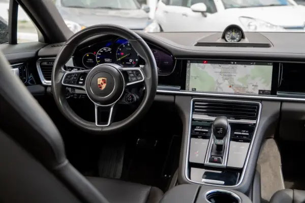 Porsche Panamera 4 E-Hybrid Platinum Edition 29