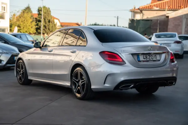 Mercedes-Benz C 300 de AMG Line 8
